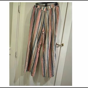 Flowy at bottom,you can tie at very top.Super attractive!